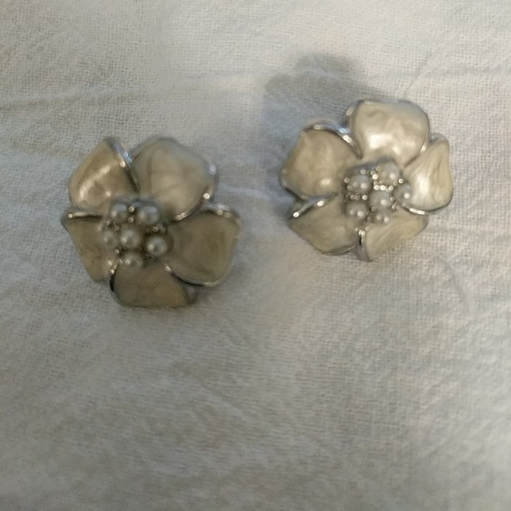 White & Silver Flower Earrings
